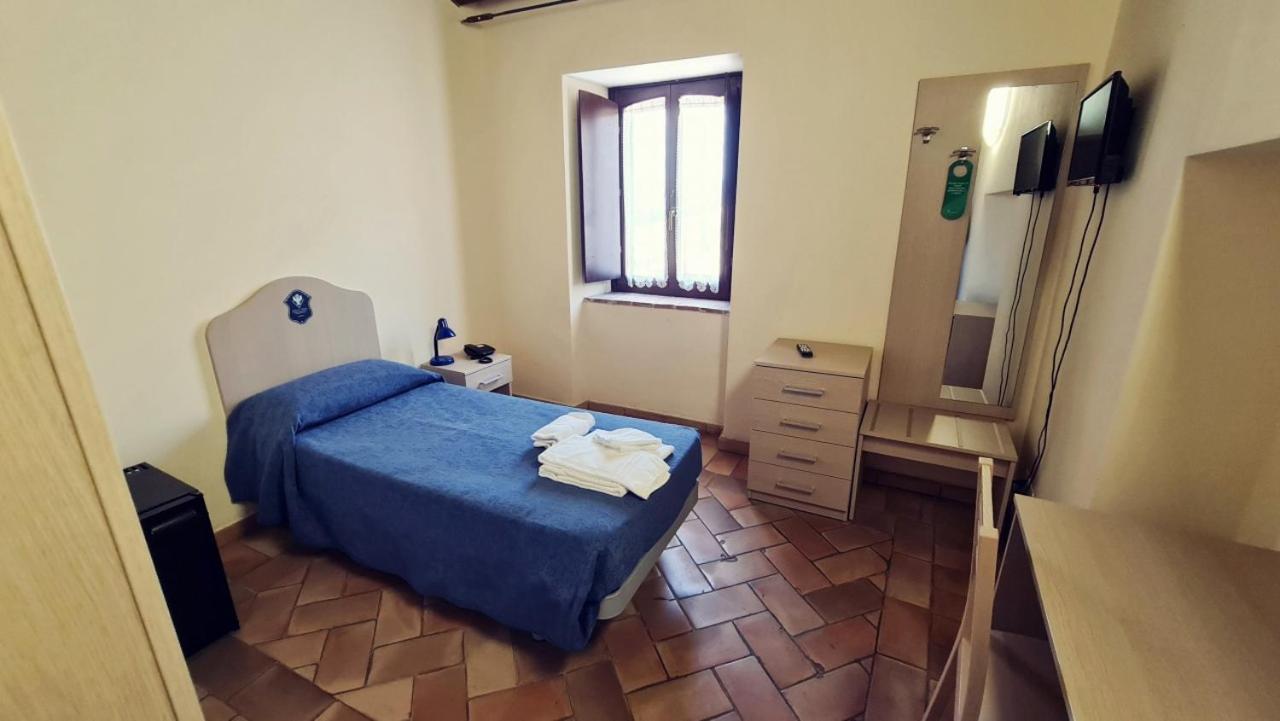 קמרינו Borgo De' Varano By Hotel I Duchi מראה חיצוני תמונה