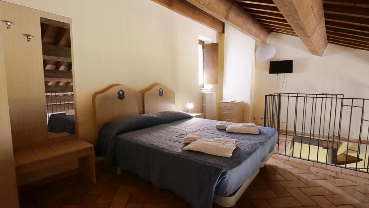 קמרינו Borgo De' Varano By Hotel I Duchi מראה חיצוני תמונה