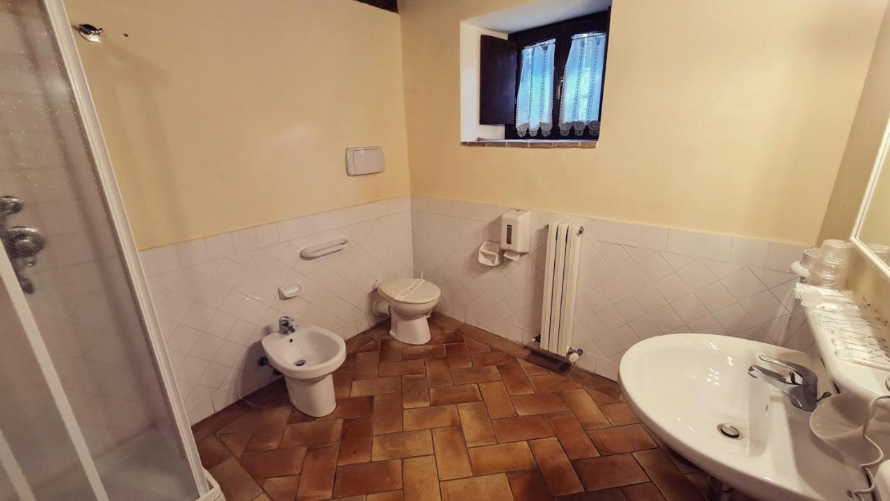 קמרינו Borgo De' Varano By Hotel I Duchi מראה חיצוני תמונה